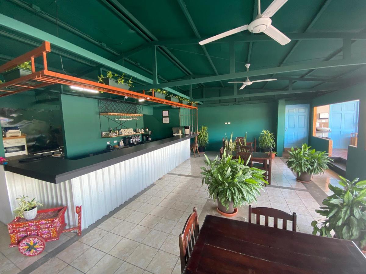 La Hacienda Rooms & Food Jacó Buitenkant foto